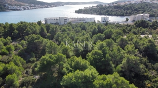 Šibenik-ROGOZNICA – EKSKLUZIVNO POSLOVNO ZEMLJIŠČE 300 m od morja 4128 m2