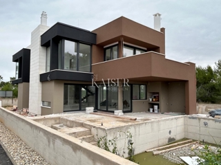 Zadar, Privlaka - nova luksuzna vila z bazenom v borovem gozdu, le nekaj korakov od peščene plaže