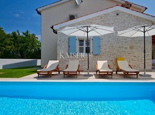 Istra, Marčana - vila z bazenom, 200m2