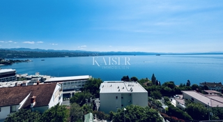 Opatija - Idilično stanovanje s teraso, fantastičnim razgledom in dvojno garažo