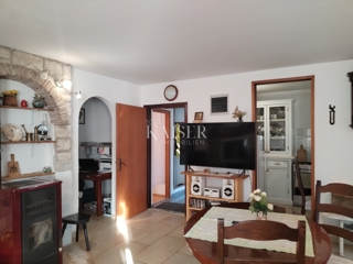 Istra, Novigrad, prodaja 2 apartmaja, vsak po 64 m2