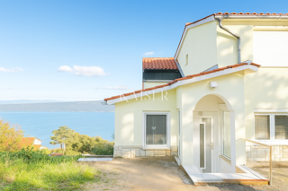 Opatija, Brseč - priložnost, hiša s pogledom na morje in več apartmaji, 206 m2