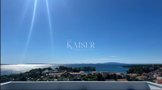 Rab, Banjol - Penthouse s strešno teraso in panoramskim razgledom