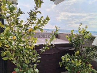 Istra, Novigrad, stanovanje 115m2 z bazenom in pogledom na morje