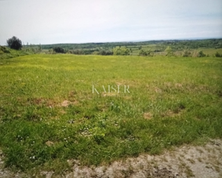  Zazidljivo zemljišče Buje, 550m2