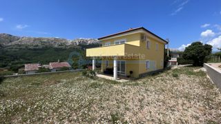 DRAGA BAŠĆANSKA - SAMOSTOJNA HIŠA Z LEPIM DVORIŠČEM