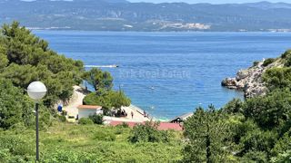 VRBNIK - APARTMAJSKA HIŠA Z ODPRTIM POGLEDOM NA MORJE