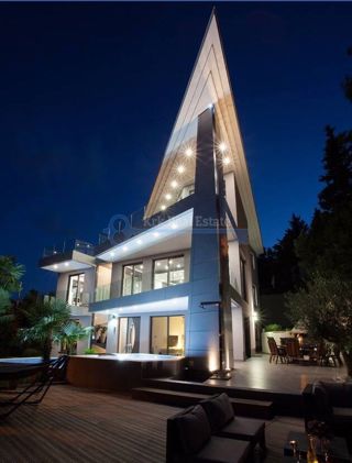 OPATIJA-SAMOSTOJNA VILA Z BAZENOM