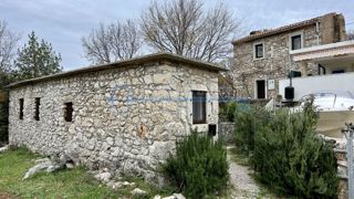 POLJE - KAMNITA HIŠA Z DODATNIM STANOVANJEM IN VRTOM