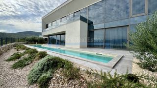 VRBNIK-LUKSUZNA VILA Z BAZENOM