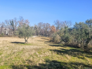 Prodaja zemljišča v gradbeni coni. Malinska - Otok Krk.