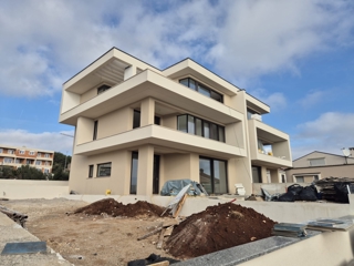 Mesto Krk: Nova luksuzno opremljena hiša na odlični lokaciji