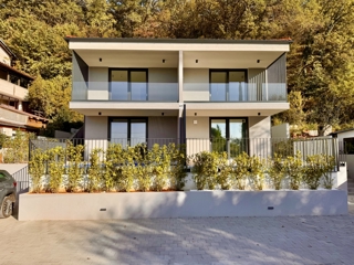 Novogradnja Omišalj: Stanovanje v prvem nadstropju z vrtom