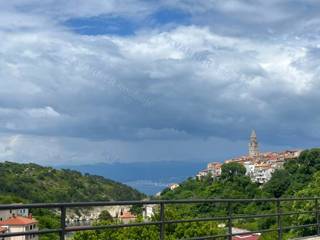 Vrbnik - apartma s pogledom na morje in garažo!