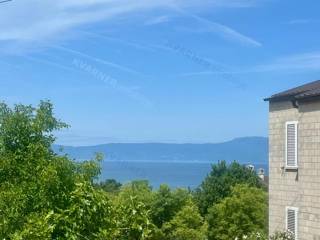 Njivice – Stanovanje 54 m², pritličje, pogled na morje