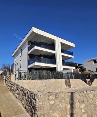  Omišalj - Nov apartma z bazenom in pogledom na morje