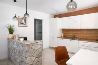 Pritlično stanovanje s pogledom na morje - Krk