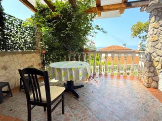 Malinska - hiša z 2 apartmajema in pogledom na morje