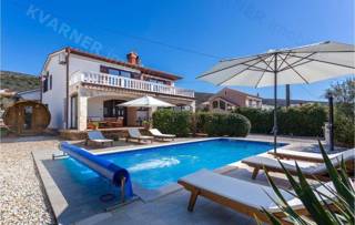 Punat, prodaja - Samostojna hiša z bazenom!