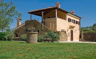 Vila v Momjanu