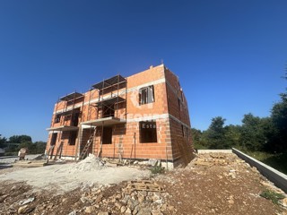 Čudovito stanovanje v novi stavbi v pritličju z vrtom v Poreču