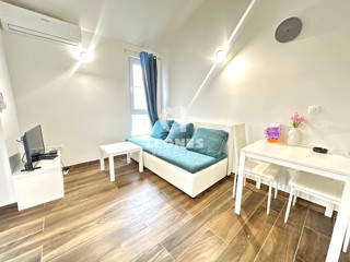 Stanovanje v neposredni bližini Novigrada na samo 250 metrov od mora in urejene plaže