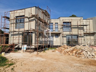 Očarljiva hiša dvojček s pogledom na morje in bazenom v bližini Umaga