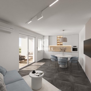 Apartma ob morju z vrtom na atraktivni lokaciji v Novigradu