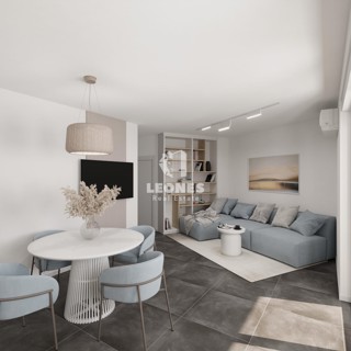 Apartma ob morju z vrtom na atraktivni lokaciji v Novigradu