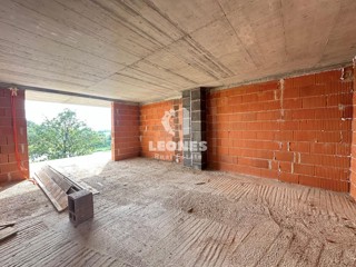 Kvalitetno stanovanje v novi stavbi v Novigradu s strešno teraso