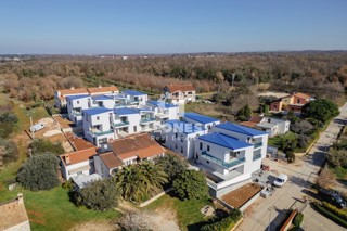 Moderno stanovanje v drugem nadstropju s pogledom na morje v Lovrečici, 200 metrov od plaže