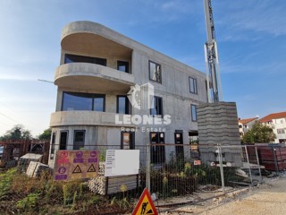 Stanovanje s pogledom na morje v moderni novogradnji v bližini Umaga