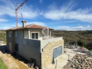 Očarljiva kamnita hiša s pogledom na morje in neskončnim bazenom v bližini Buj