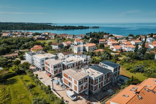 Stanovanje v prvem nadstropju z dvema parkirnima mestoma blizu morja v Lovrečici