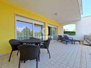 Prostoren apartma s pogledom na morje na Crvenem vrhu, bližina Umaga