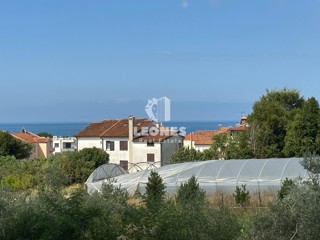 Apartma v prvem nadstropju s pogledom na morje, le 650 metrov od morja v Zambratiji