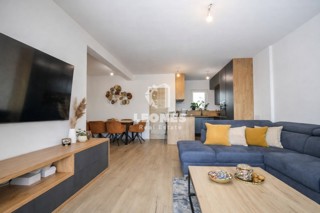 Dvojček hiša v bližini Tara