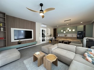 Hochwertige Maisonette-Wohnung mit Pool, voll ausgestattet in Tar