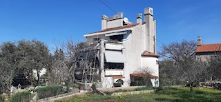 Krk, Malinska. Samostojna hiša, 300 metrov od morja.