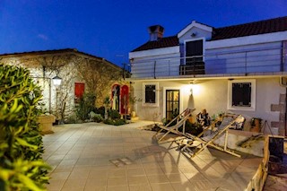 Otok Krk, hiša na mirni lokaciji, 300 metrov od morja.