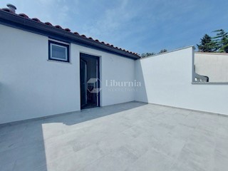 Otok Krk, Kornić. Dvonadstropni apartma s pogledom na morje.