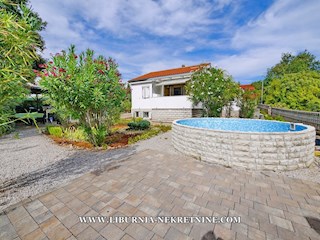 Otok Krk, Krk okolica. Samostojna hiša z vrtom