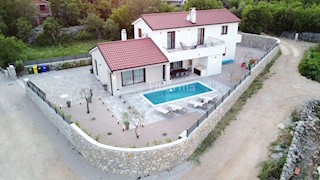Otok Krk, okolica Punata. Novozgrajena samostojna hiša z bazenom.