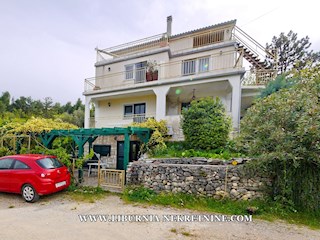 Otok Krk, Šilo. Samostojna hiša s šestimi apartmaji