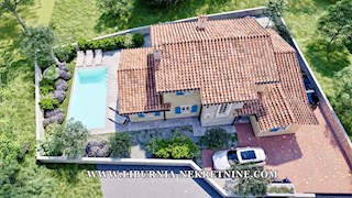 Mesto Krk, širša okolica. Samostojna rustikalna hiša z bazenom
