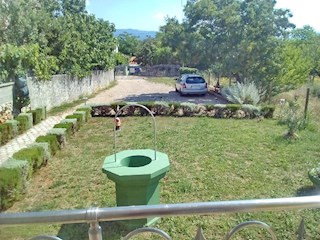 Otok Krk, Šilo. Samostojna hiša s petimi apartmaji, 300 metrov od morja.