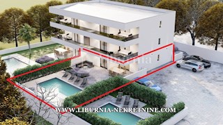 Krk, Malinska. Apartma v pritličju z bazenom in vrtom, 700 metrov od morja.
