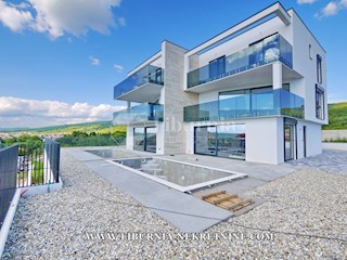 Otok Krk. Punat. Dvonadstropni apartma s pogledom na morje