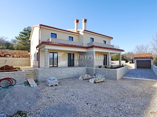 Otok Krk, Vrbnik. Nova samostojna hiša z bazenom, garažo in panoramskim pogledom na morje