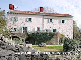 Otok Krk, Dobrinj, prenovljena samostojna kamnita hiša na mirni lokaciji.